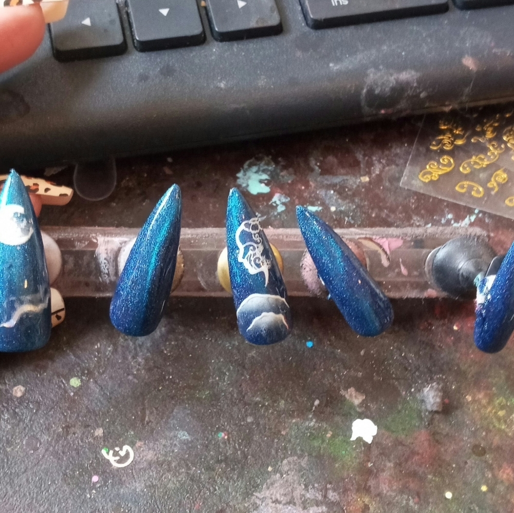 Press on nails